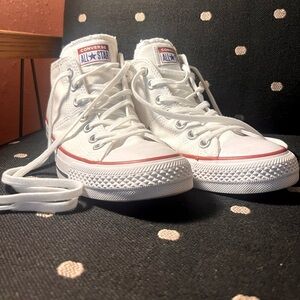 WHITE CONVERSE ALL STAR MIDS